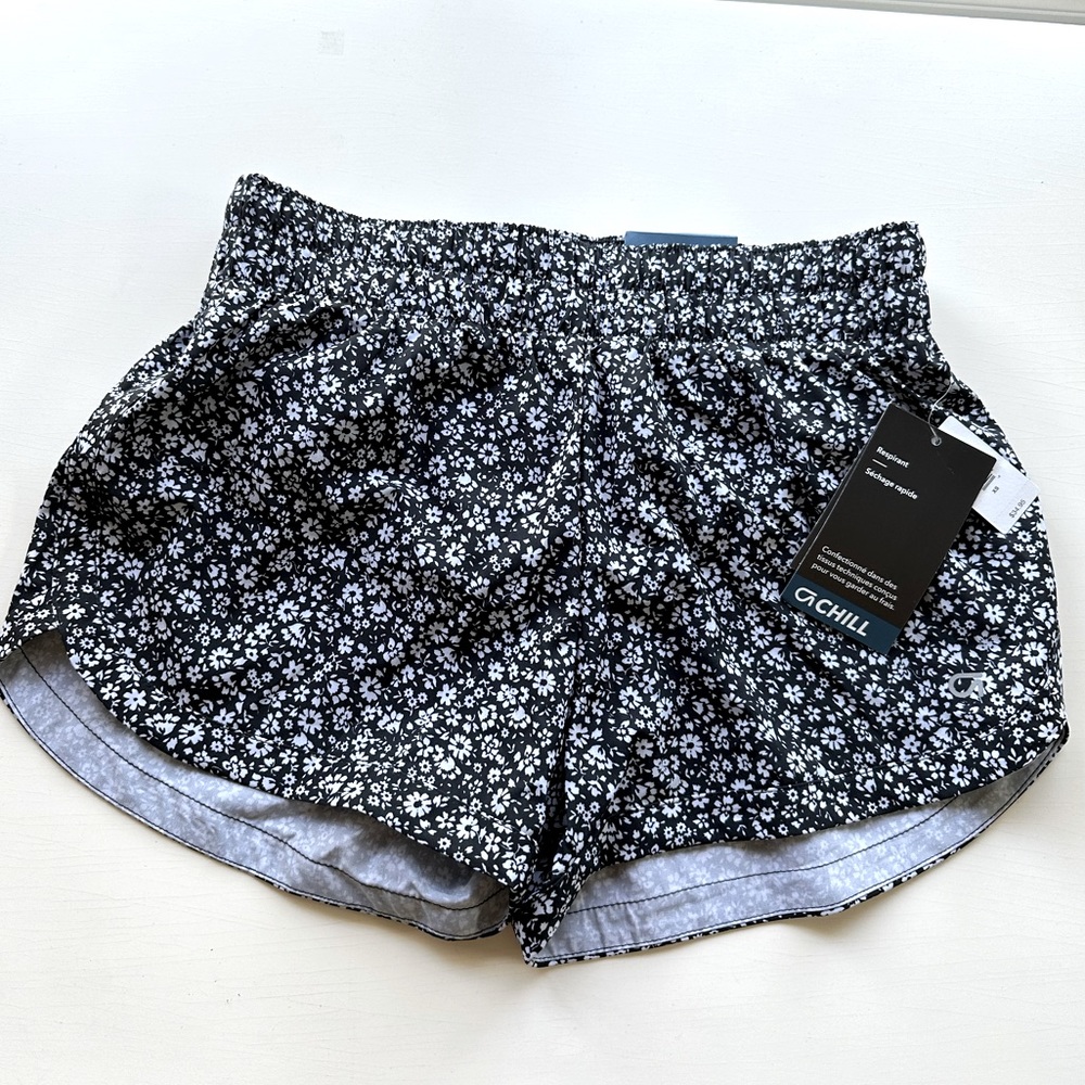 NWT size XS never worn GapFit floral workout shorts